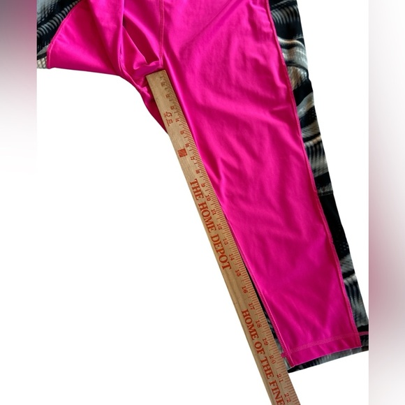 NWOT 3XL Lularoe Rise Fearless High Waist, Capri Length, Workout Fitness Legging - Picture 7 of 9